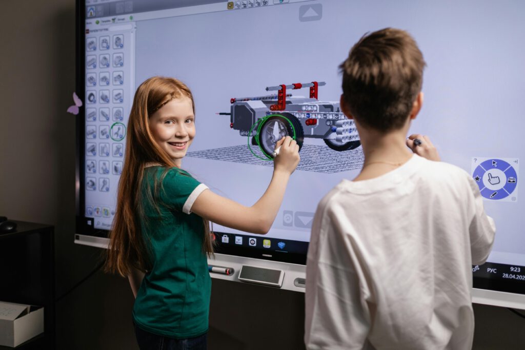 Kinder entdecken gemeinsam Robotik und Technik